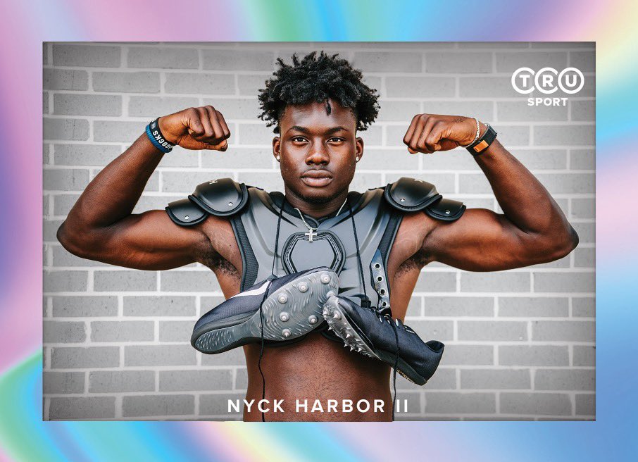 South Carolina freshman @Nyck1k has released 1 of the most unique #NIL trading cards to date. The 🏈 and track star partnered with @TruCreator to create it and will receive a 50% royalty on both signed and unsigned cards. Deal done by @parkavesports_ and @thisisesm.