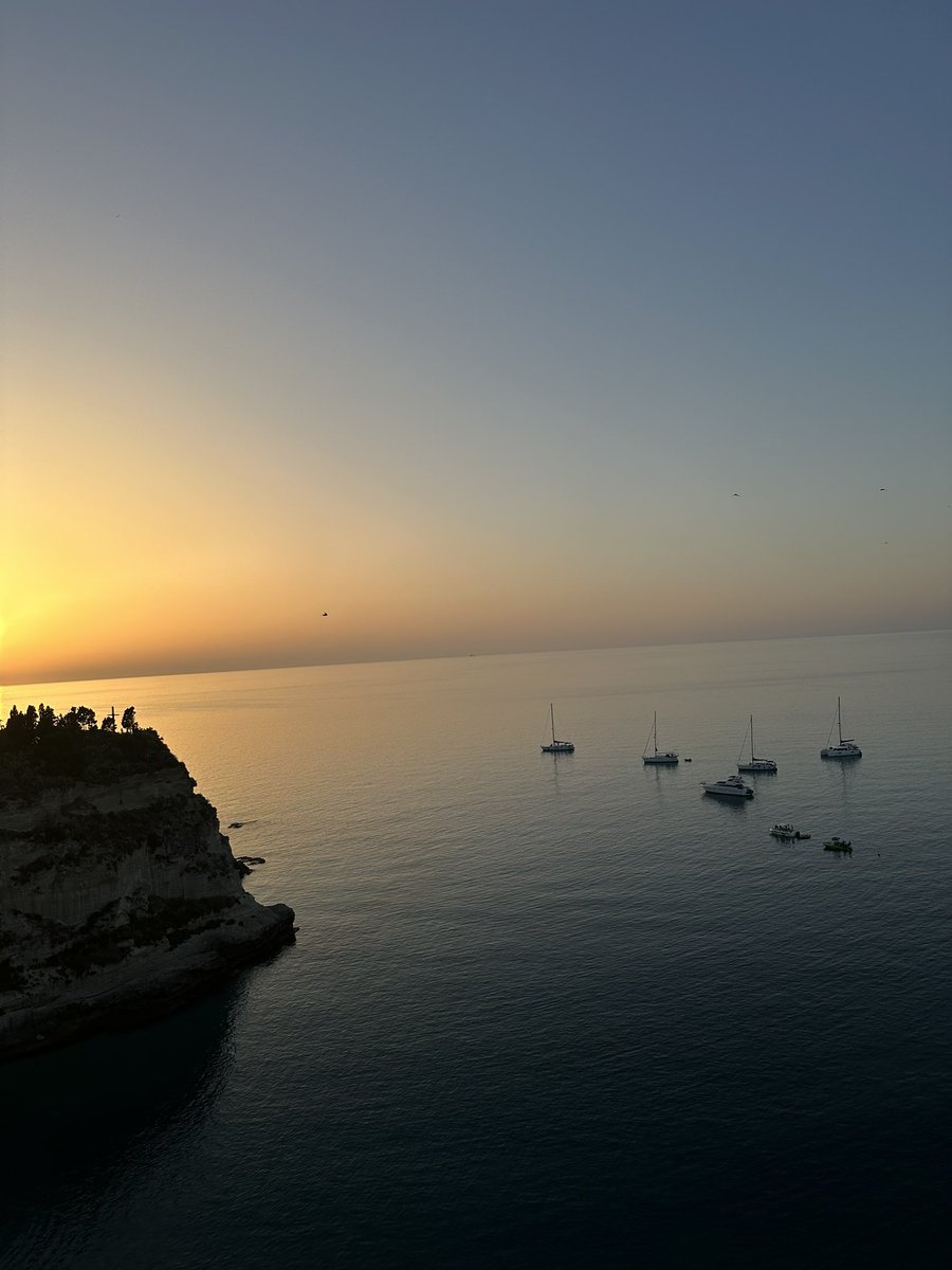 micks_9's tweet photo. @viewsoff_ Sunset in Italy 🇮🇹 https://t.co/b9eElJGKeB