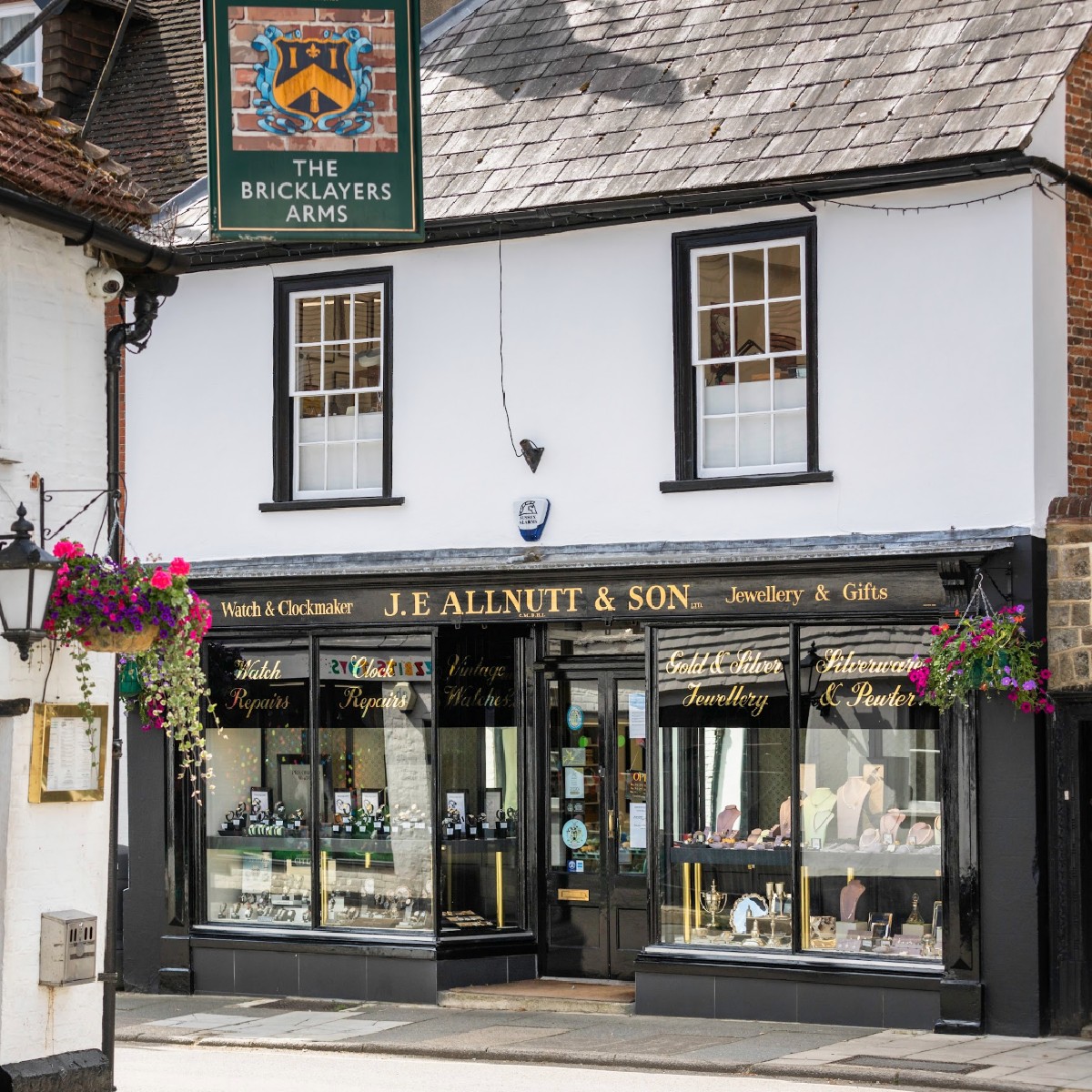 Visit Midhurst tweet media