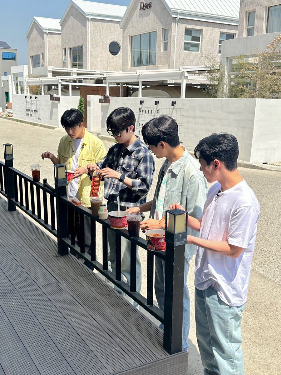 OmegaX_members's tweet photo. [#OX]

힐링MT 고고고!!! 😆

#OMEGA_X #오메가엑스
#재한 #JAEHAN https://t.co/bKcpYIvzim
