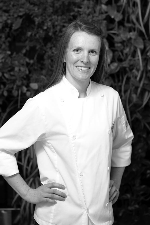 smartestkitchen's tweet photo. Meet Our Team: Chef Jen, #ProductDeveloper &amp; #FoodStylist, has been with CSK since the beginning! From #Education &amp; #Work experience, she shares her vast #Culinary talents across client projects &amp; community organizations #WeKnowFood 🔗 https://t.co/5KOvv7b4Ud https://t.co/tMMkVPdfiP
