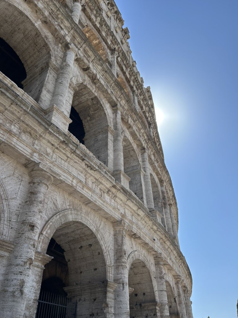 catlibertawx's tweet photo. Lots of sunshine today in Rome. Hope everyone’s having a fantastic Friday! 🇮🇹❤️#italywx #romeweather https://t.co/TJH438XfCz