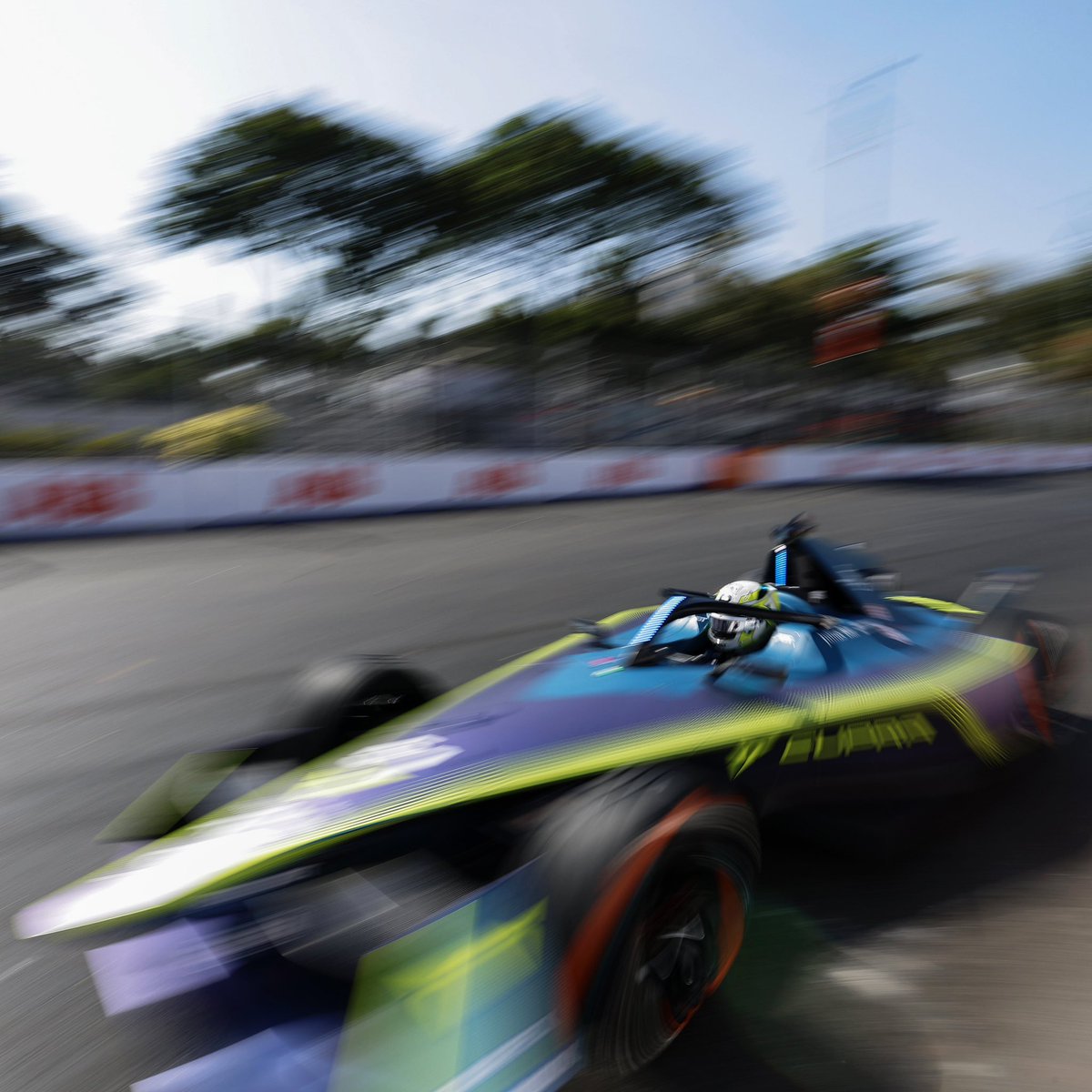 CUPRA's tweet photo. The final countdown for the last doubleheader of this #ABBFIAFormulaE Season is on ⏳
The #ABTCUPRAFE team is racing at the #LondonEPrix this weekend ⚡️🤟🏻 What’s your supportive # for the team? 👀
We go first: #CUPRATRIBE #GoodLuck #ABTCUPRAFE https://t.co/geARjZfK5L
