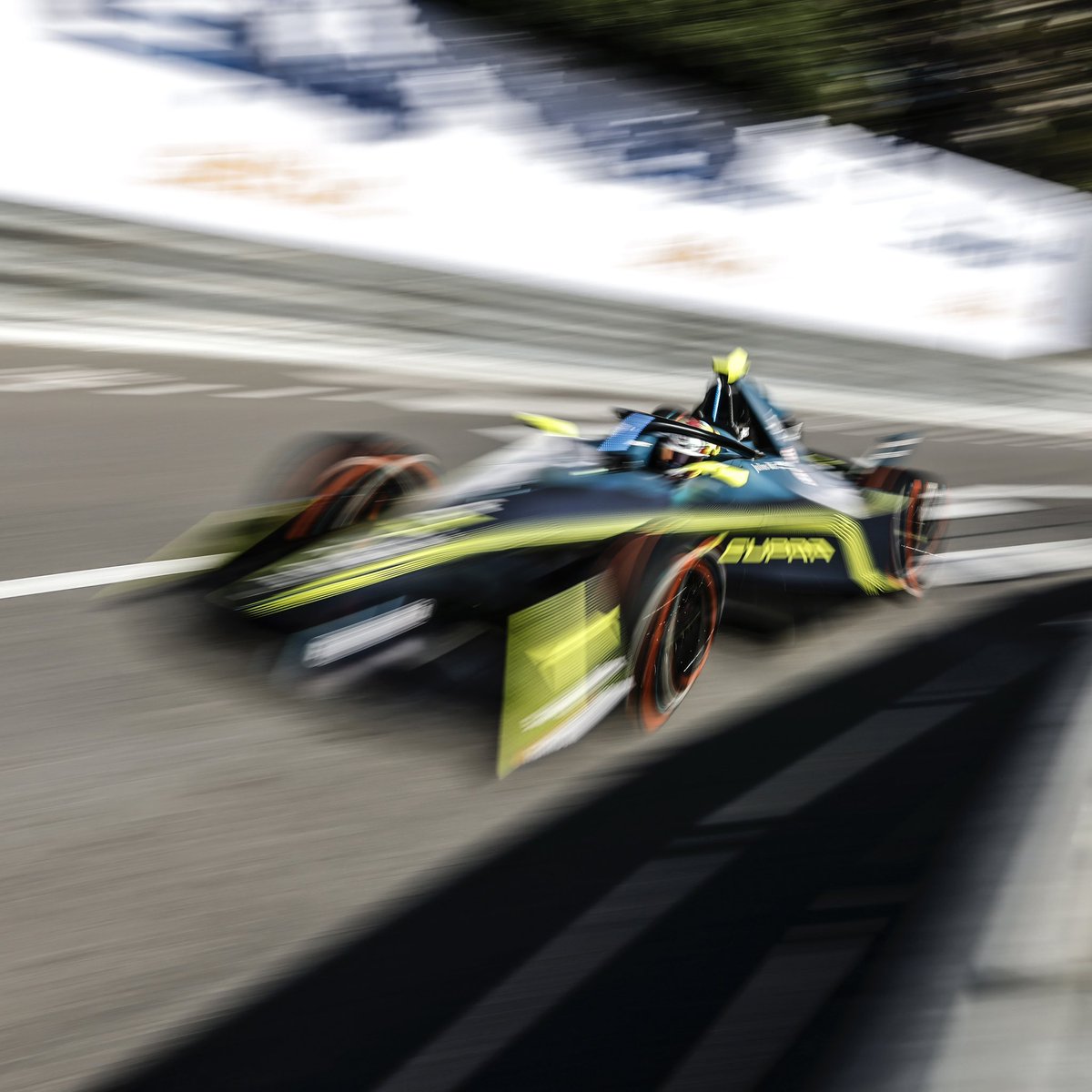 CUPRA's tweet photo. The final countdown for the last doubleheader of this #ABBFIAFormulaE Season is on ⏳
The #ABTCUPRAFE team is racing at the #LondonEPrix this weekend ⚡️🤟🏻 What’s your supportive # for the team? 👀
We go first: #CUPRATRIBE #GoodLuck #ABTCUPRAFE https://t.co/geARjZfK5L