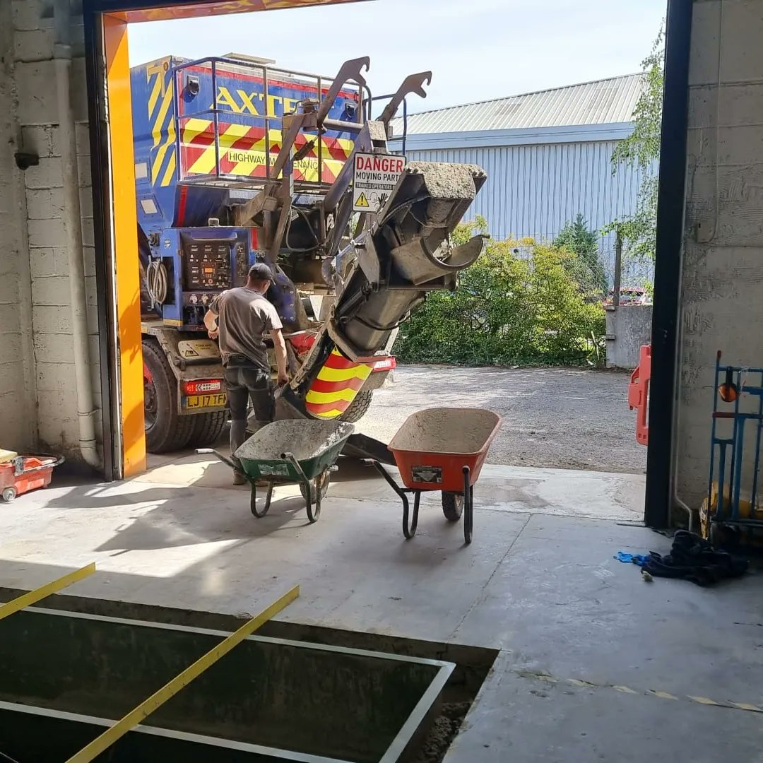 RevVehicles's tweet photo. It's been a crazy week 🥴 but our new MOT Bay is slowly starting to come together 🤩. If you own a class 4, class 5, or class 7 vehicle &amp; you need an MOT, service, or repair, simply give us a call to get booked in 📞🚗
#Basingstoke #Garage #MOT #Servicing #Repairs https://t.co/VUWfogNuA4