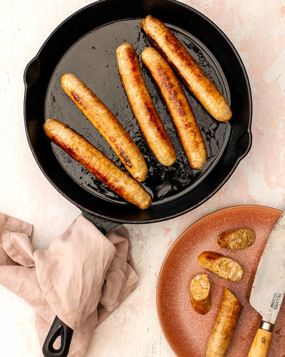 farmisonUK's tweet photo. We've taken a spin on the iconic German street food to create an f&co chicken currywurst sausage. Packed with flavour, we've kept the recipe traditional. Order here:
https://t.co/pggjj4dbkn #currywurst #chickensausage #sausages #freerange #bettermeat #britishfarming https://t.co/Dol81XeGcM