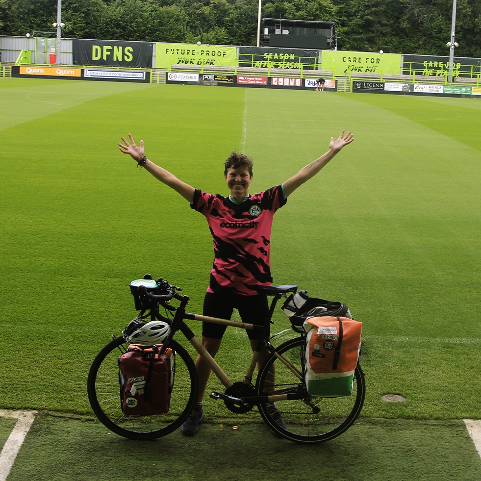 FGRFC_Official's tweet photo. We welcomed @katestrong01 to The New Lawn this afternoon👋

Kate is cycling 3,000 miles across mainland Britain on a hand-made bamboo bike  - and she paid us a visit around 2,200 miles into her journey🚲 

Best of luck with the rest of the journey, Kate!👏 

#WeAreFGR💚 https://t.co/ryYM5pJdpC