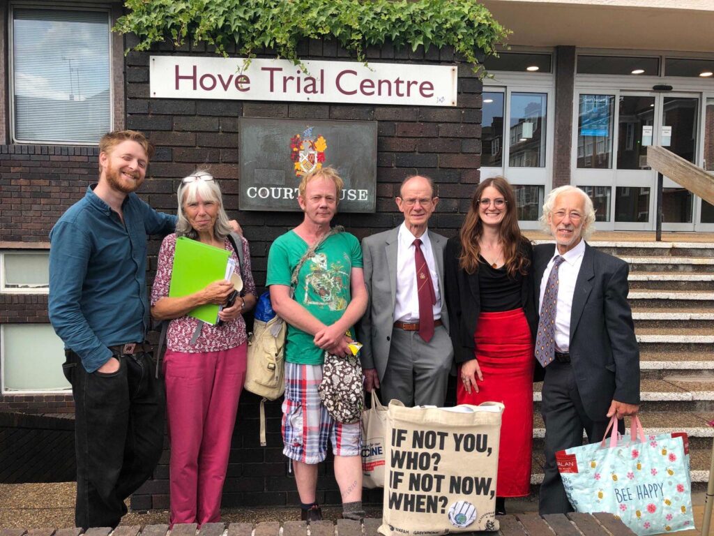 🚨Oof. Four more leftie loonies found guilty at Hove yesterday face costs of £3,000 each - highest costs to date for #InsulateBritain They have wealth and privilege , so will be fine - very FINED.🎉