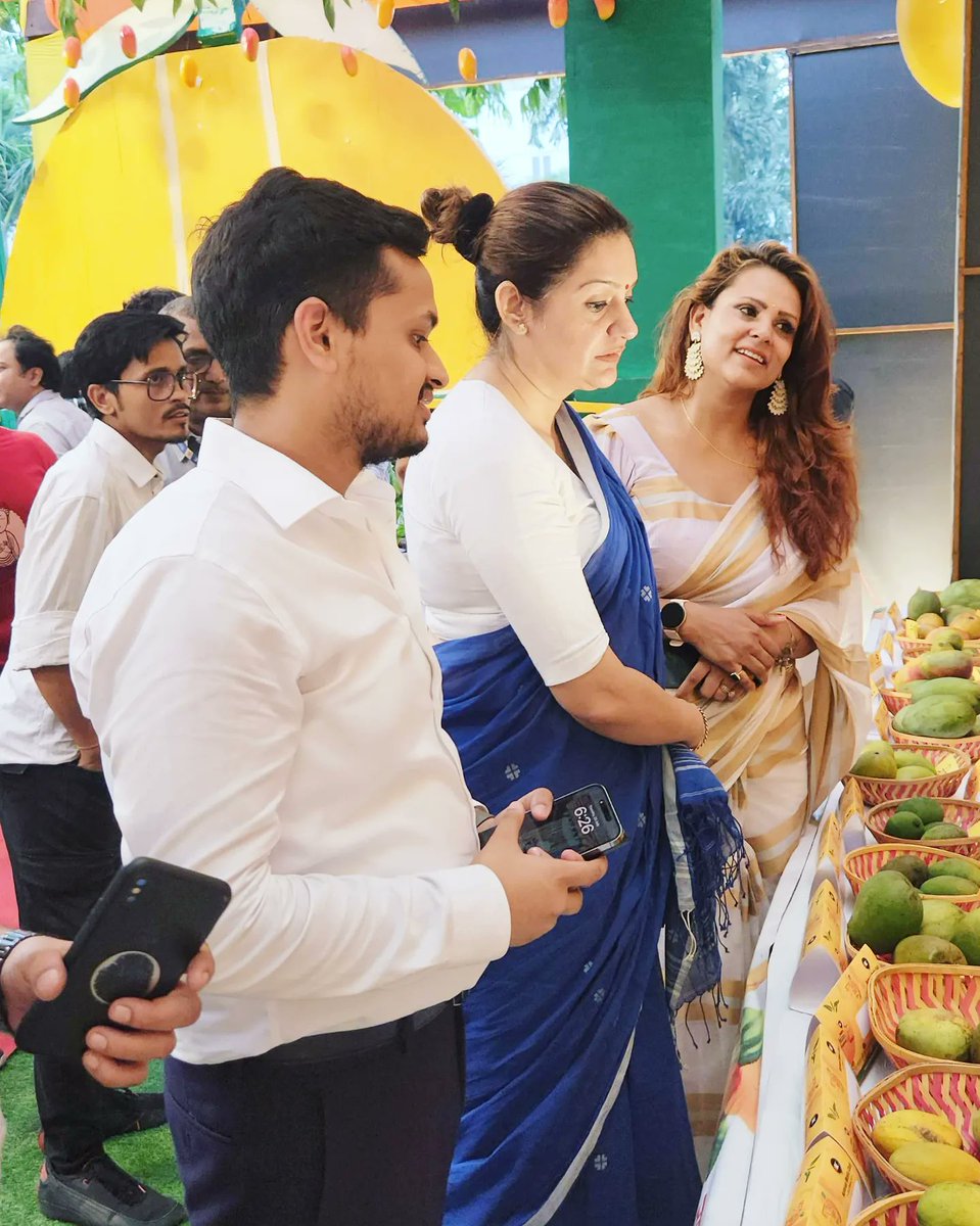 nishaasingh8130's tweet photo. With shivsena leader Priyanka chaturvedi at Mango fest 2023😍 https://t.co/olQkBq7l3V