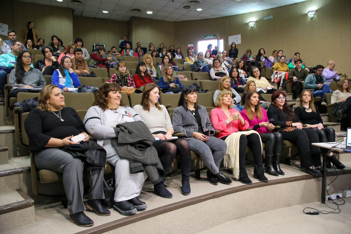 RFlutsch's tweet photo. #AgendasArticuladas
Esta mañana las puertas del auditorio del #CPE se abrieron para dar comienzo al trayecto educativo “Gestión Curricular en Matemática” con la participación del Prof. Horacio Itzcovich.

#MinisterioGobiernoEducación
#CPE
#NeuquénProvincia

@PAEArgentina https://t.co/MqSE0B0bOZ