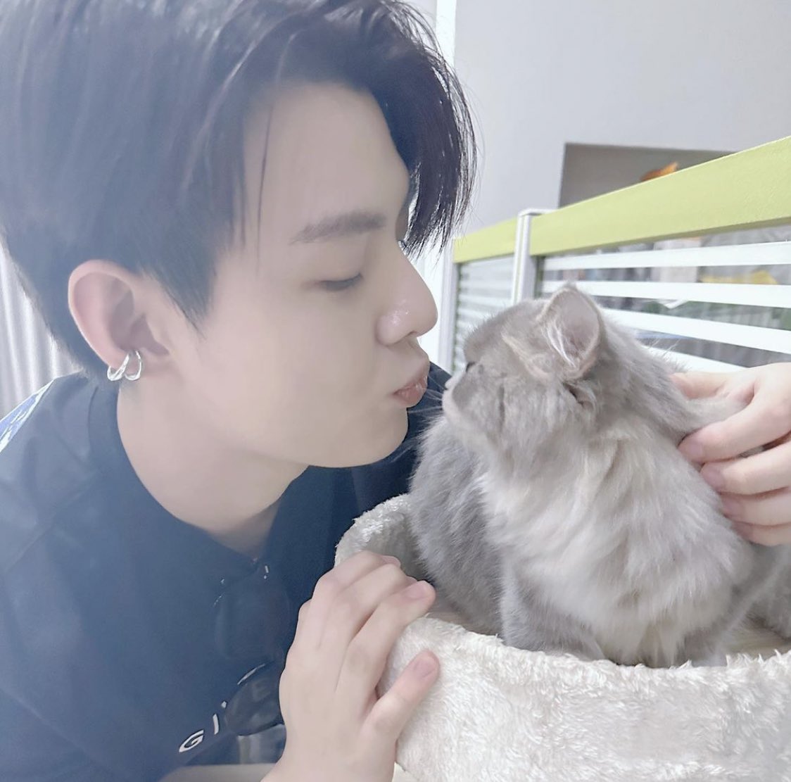 Trend4S's tweet photo. 🥰 มาส่งกำลังใจให้ MC ป๊ะป๋าของนะมามิกันฮับ♥️แว่วมาว่าป๊ะป๋ากำลังกล่อมลูกสาวเข้านอน😜

SAINT X TPOPWEEK30
#TpopStageShowpresentedbyPEPSIweek30 https://t.co/cFN7ThSMa6