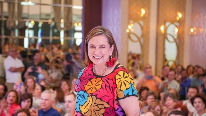 DescubiertoMx's tweet photo. Xóchitl Gálvez, quien busca la candidatura de la oposición Va por México, interpuso una denuncia ante la Fiscalía General de la República (FGR) contra el presidente Andrés Manuel López Obrador, por haber revelado información fiscal y bancaria de su empresa. https://t.co/2zhl1O7DBp