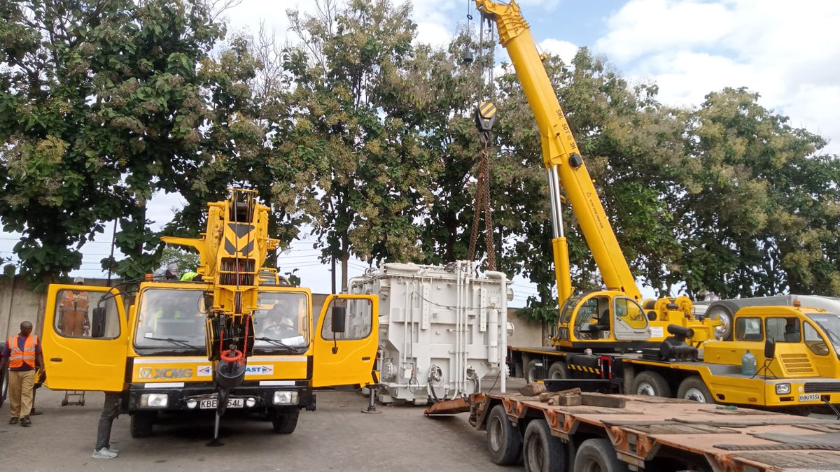 KETRACO1's tweet photo. In the next four or five days, two transformers for Turkwell-Ortum-Kitale (TOK) project will be on the road from Mombasa to Kitale and Ortum in TransNzoia and West Pokot Counties.
Follow the journey.
#BringingTOKTransformersHome #BringingPowerHome #KETRACOProjects #TOK https://t.co/kl46tRPjvE