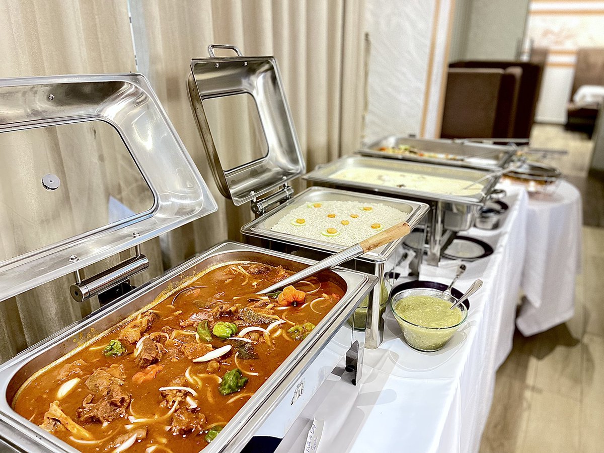 CafeChic_cky's tweet photo. LE BUFFET D’AUJOURD’HUI , c’est magnifique non ?  
Tous les ✅Mercredis et ✅Vendredis à partir de 12h. Une seule adresse 👉🏽 𝐂𝐀𝐅𝐄́ 𝐂𝐇𝐈𝐂  
Bon week-end à vous ☺️
#INFOS :  📞+224 610 058 459 
@Kaloum, Cité Chemin de Fer Conakry Guinée https://t.co/ExYfDcSftg