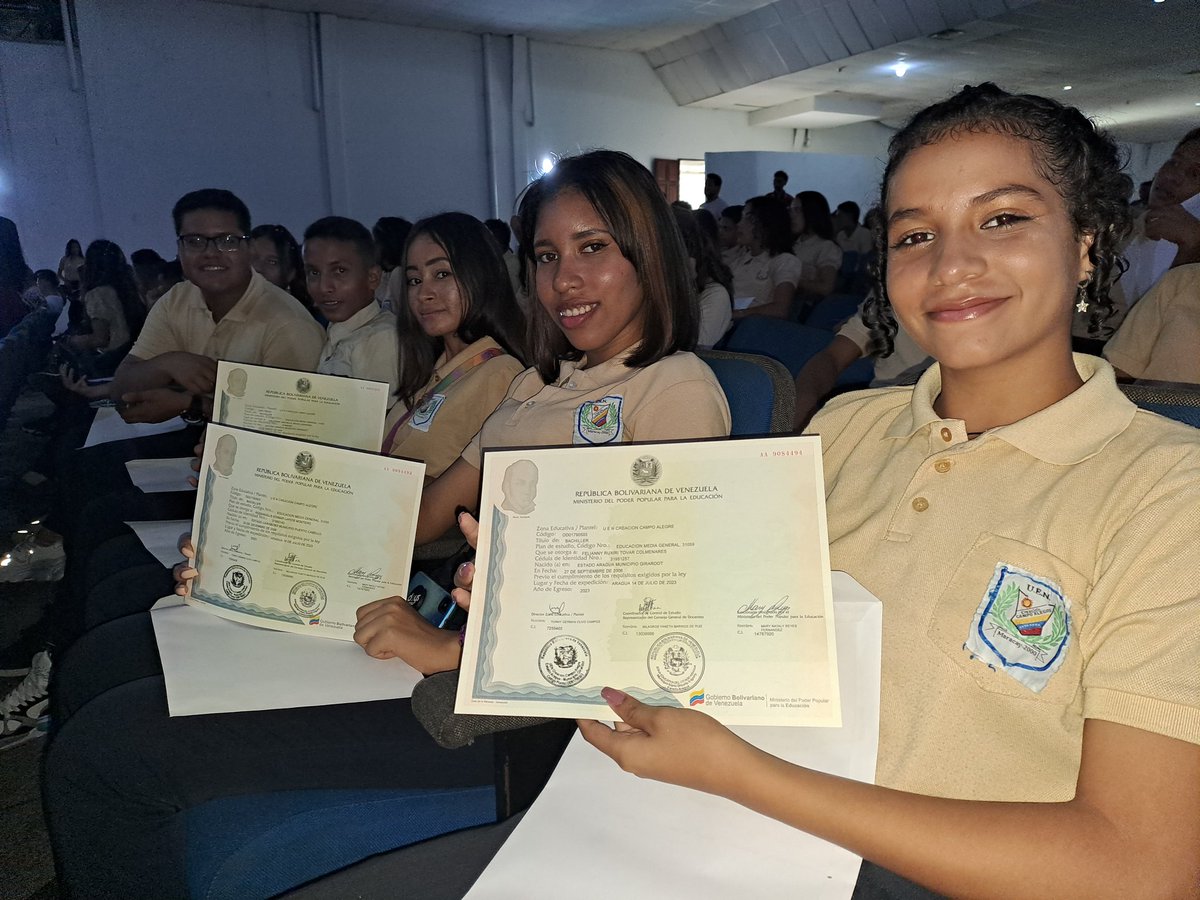 CDCEAragua's tweet photo. #28Julio
Autoridad Única de Educación @PiedadQuintana1 estuvo presente en el acto académico de la U.E.N Creación Campo Alegre, donde más de 100 estudiantes recibieron su título de Bachiller.
#AmigoComandante 
@NicolasMaduro 
@_LaAvanzadora 
@MPPEDUCACION 
@Soykarinacarpio https://t.co/HG5TrRE4YO