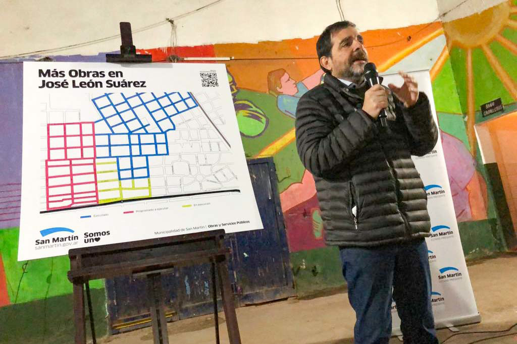 fmoreiraok's tweet photo. Nos reunimos con vecinos y vecinas para contarles cómo viene el avance de las obras de cloacas financiadas por @provinciaba y ejecutadas por #DIPAC en José León Suárez, Lanzone y 9 de Julio.
Una zona donde ya completamos las obras en más de 100 cuadras y seguimos avanzando. https://t.co/F7sFXmpY3J