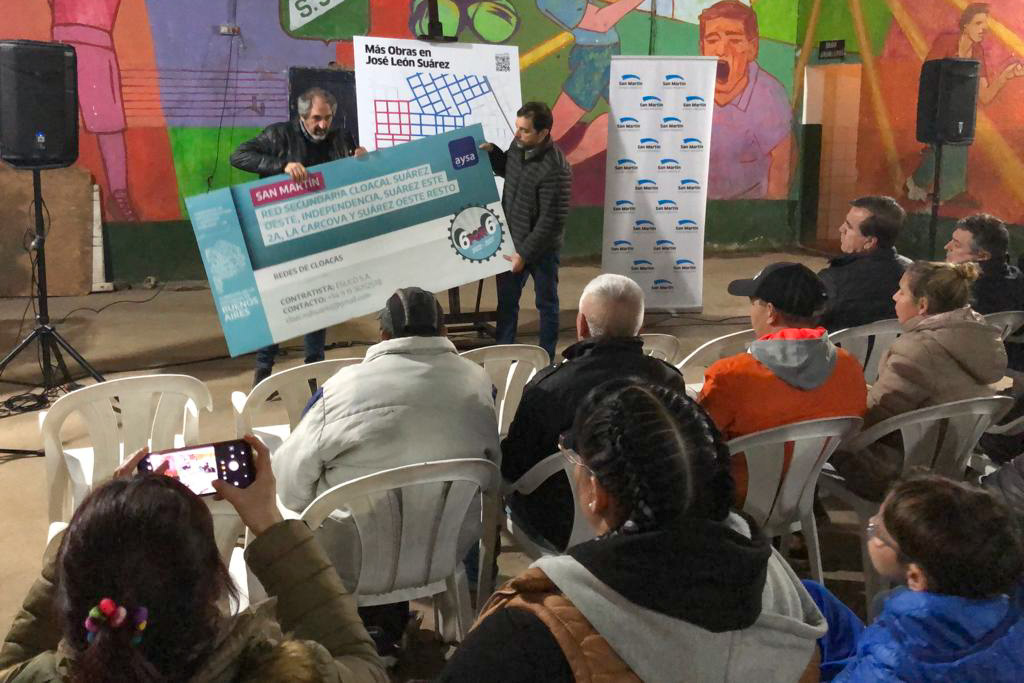 fmoreiraok's tweet photo. Nos reunimos con vecinos y vecinas para contarles cómo viene el avance de las obras de cloacas financiadas por @provinciaba y ejecutadas por #DIPAC en José León Suárez, Lanzone y 9 de Julio.
Una zona donde ya completamos las obras en más de 100 cuadras y seguimos avanzando. https://t.co/F7sFXmpY3J