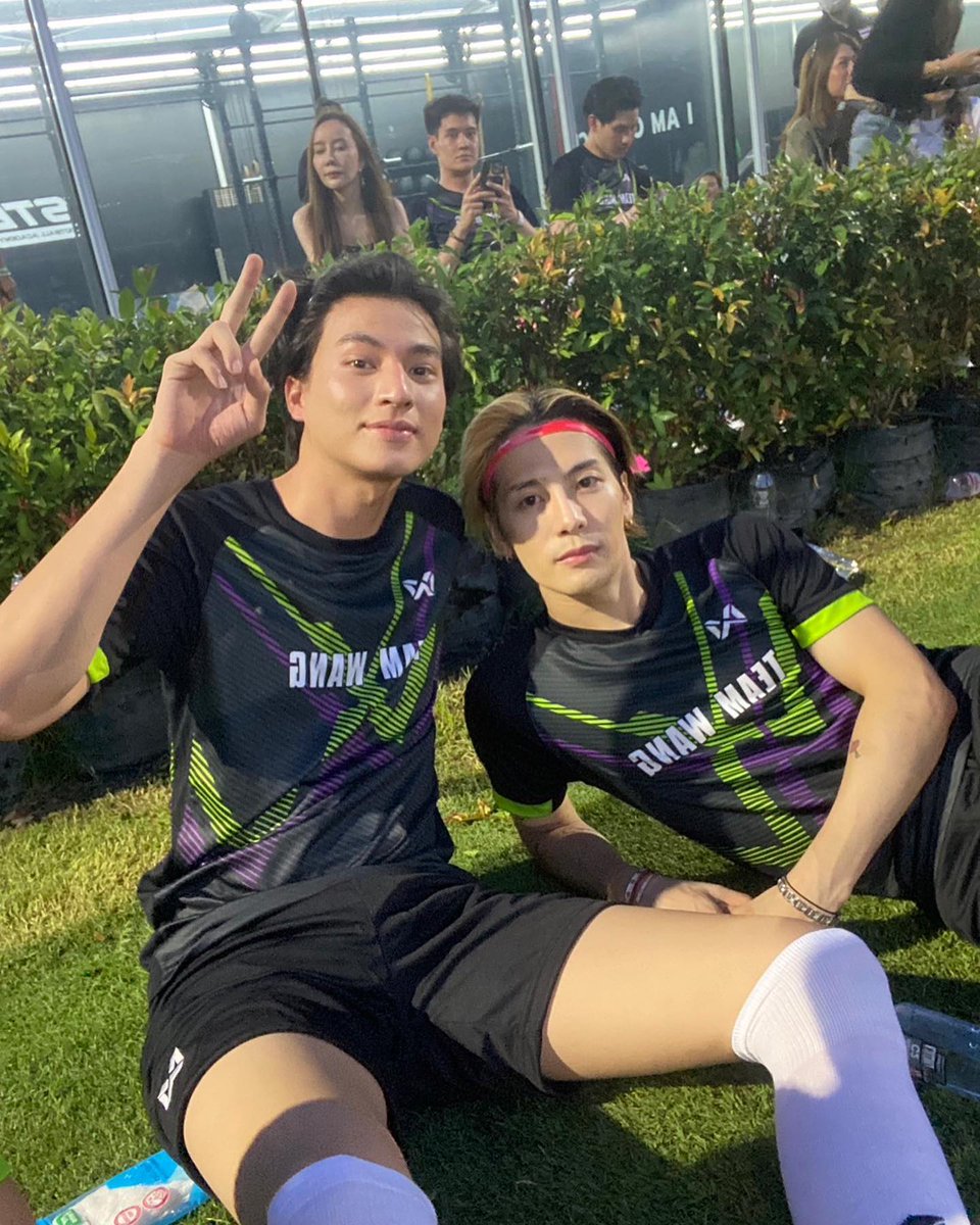 JacksonWGlobal's tweet photo. [INSTA] 230728 gulfkanawut

"⚽️🥂"

📸 Jackson and Gulf

#JacksonWang #王嘉尔 #잭슨 #TEAMWANG @JacksonWang852 #GulfKanawut https://t.co/X81L891usx
