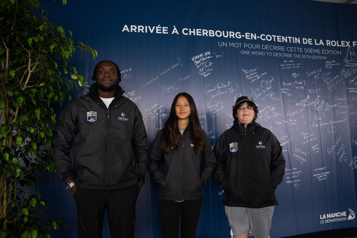 RolexFastnet_Ch's tweet image. 👨‍👩‍👦‍👦{ 𝐇𝐢𝐬𝐭𝐨𝐢𝐫𝐞 𝐝𝐞 𝐟𝐚𝐦𝐢𝐥𝐥𝐞}👨‍👩‍👦‍👦

🇫🇷 - Courir la #RolexFastnetRace en famille, un plaisir.

😱L’équipage le plus jeune de cette édition 12 ans, 14ans et 18ans pour Tall ships your trust.

📸©Arrivée Fastnet Cherbourg / Nicolas Touzé
#RolexFastnetRaceCherbourg