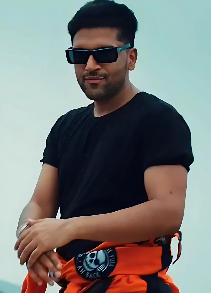 GuruWide's tweet photo. Oops guru's mind blowing look ❤️‍🔥🙈
@GuruOfficial #GuruRandhawa #YouTalkingToMe https://t.co/BSUNiQ0Z91