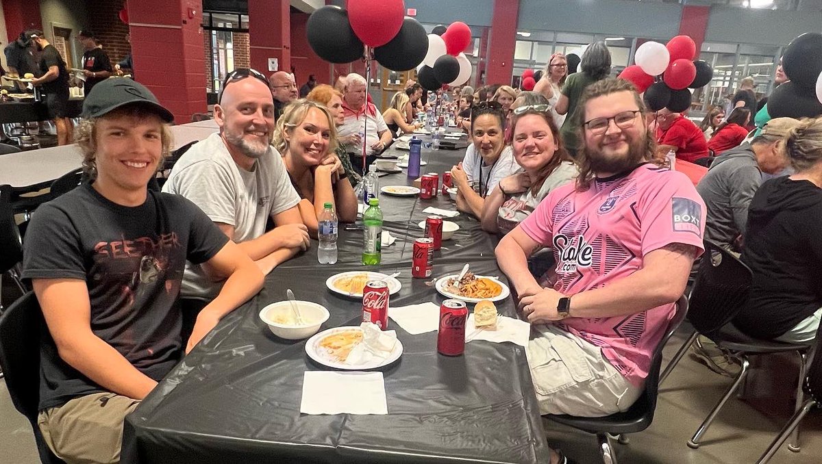 ForsythCHS's tweet photo. Our annual FCHS Bulldog Bash was a great success! Teachers and staff brought their families for an evening of good food, good company and good fun! #CHouse #FocusOnTheGoodInLife https://t.co/TQMW2xawwN