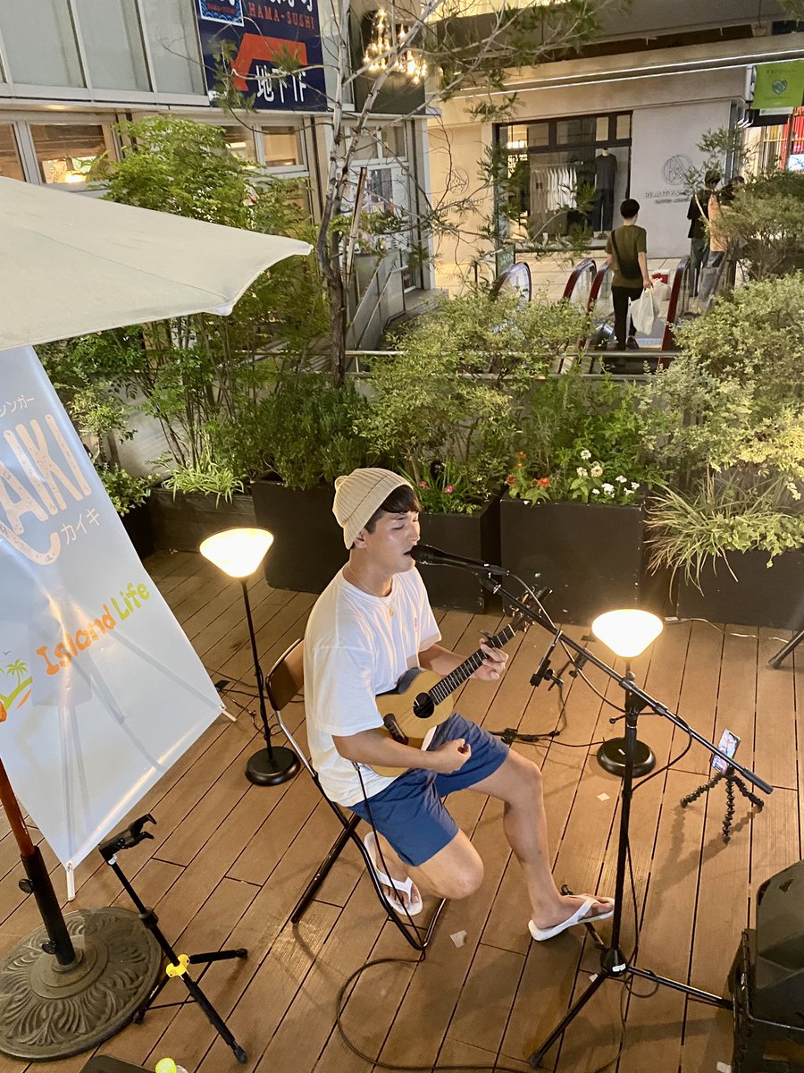 juggler_band's tweet image. 【#KAIKI #FREELIVE  2days終了‼︎】思ったほど暑さは感じなくて、ビル風が心地良かったです。通りすがりの人にリクエスト貰ったり、Ukuleleインストあったり、子供が集まって来たらディスニーもの演ったり、KAIKI君ならではFREE LIVE。またやりたいですね。投げ銭もありがとうございました。