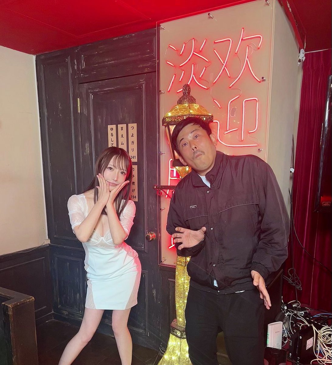 『#なぐさめスナック 』
出演させていただきました👼🏻👼🏻
岡野陽一さんと競輪📷
常連客の岡ちゃん
一点予想で見事的中！
素晴らしかった…🎉

オズ樽君こと
アンダーパー藤原さんのおかげもあり
自由にゆっくり
予想が出来ました🙇‍♀️笑

楽しかったどす。
コメントくれた
皆様も、ありがとうございました！ https://t.co/f1WvZD2i31