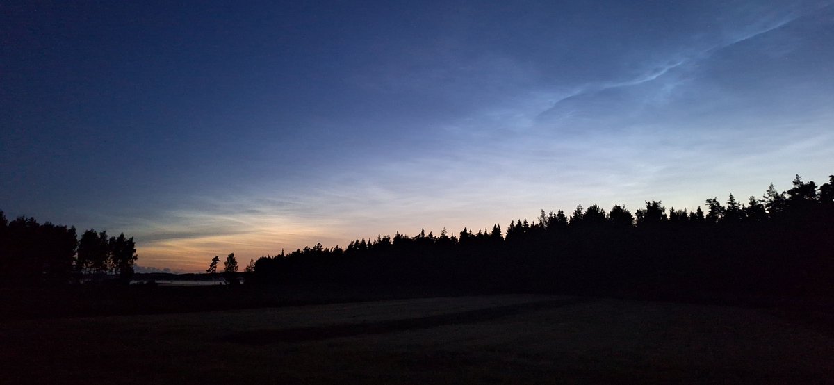 Lisää valaisevia yöpilviä. Viimeöinen näytös. #NLC #noctilucentClouds