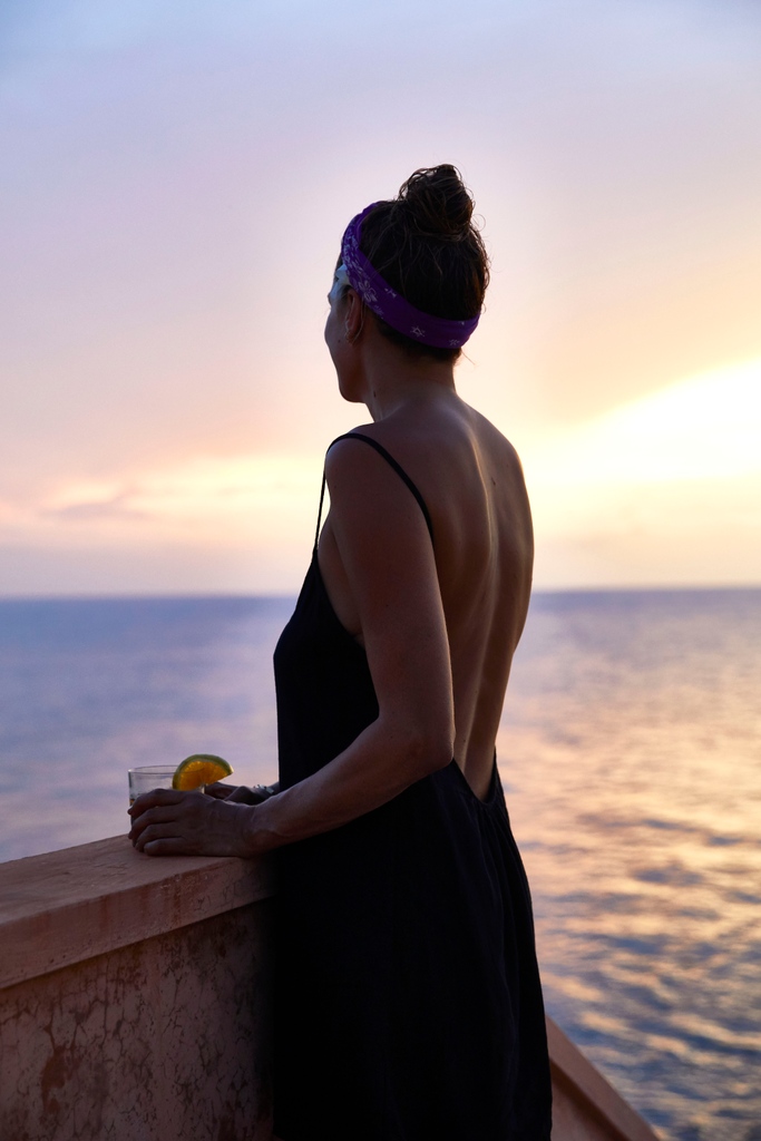 GoldenEyeResort's tweet photo. Cheers to the weekend 🍹
📍Shabeen
📷@briewilliams /Stylist: @amykchin
#GoldenEye #Shabeen #Summer #Vacation #cocktails #Unwind #IslandOutpost #Beautifuldestinations #Jamaica
@blackwellrum https://t.co/RLymDfWF2y