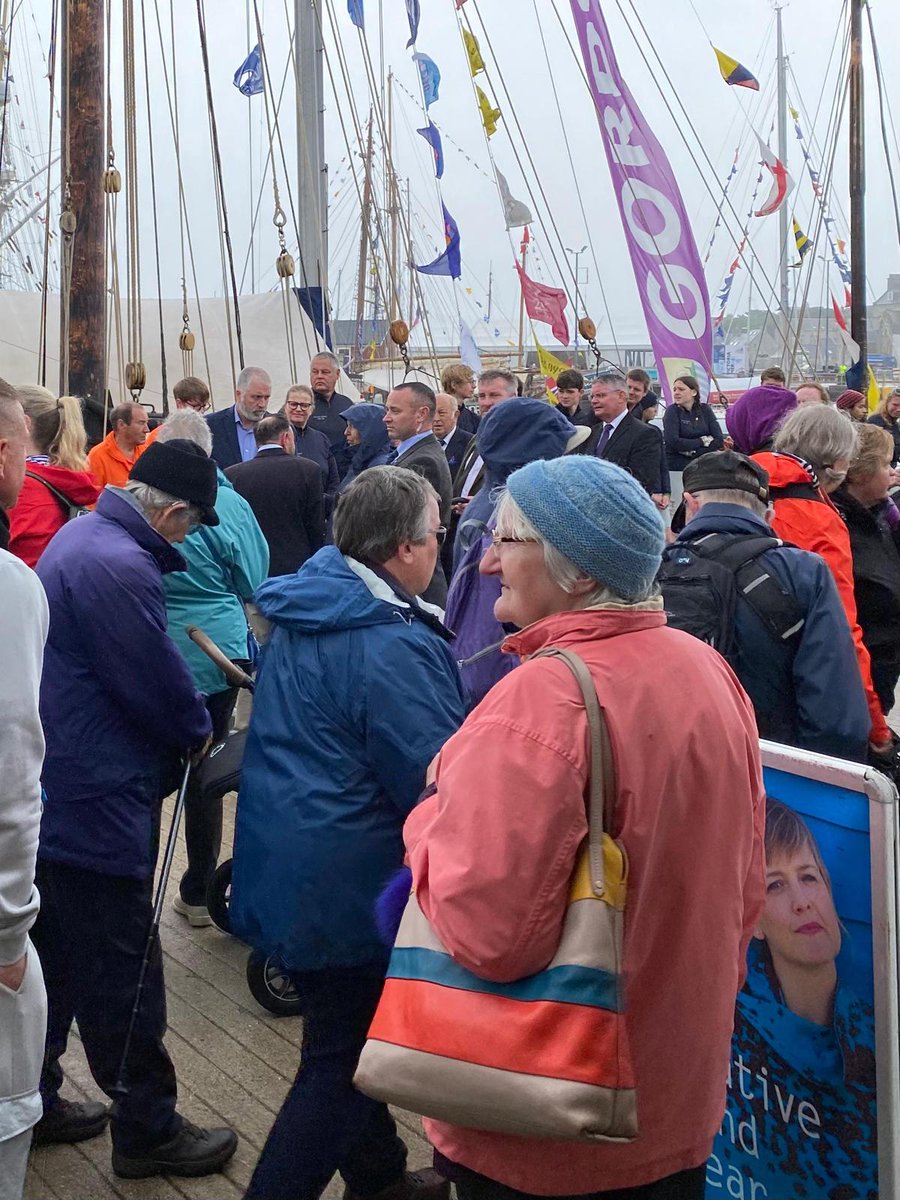 View from our pop-up at #TallShipsLerwick.

See if you can spot the quite famous visitor. 

Nope, the answer is not in the alt text!

#TallShips #TallShipsRaces #Shetland