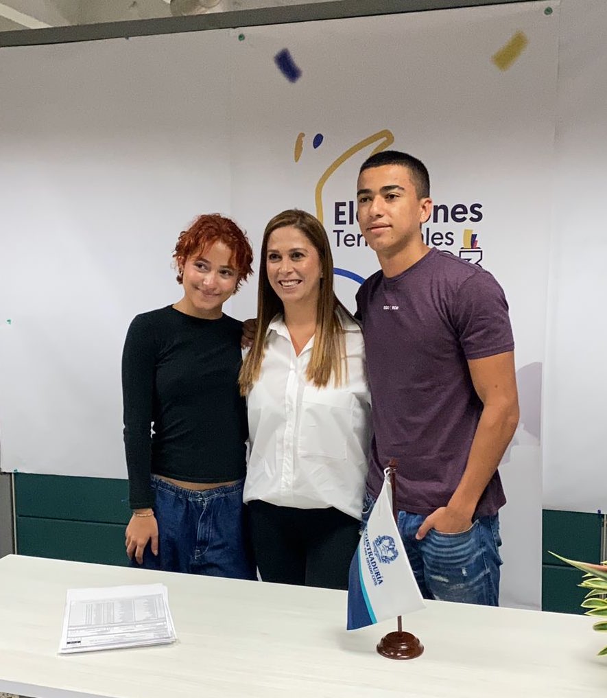 Soy Paulina Suárez Roldán, hoy me presento como candidata al Concejo de Medellín con un compromiso inquebrantable: trabajar #PorLasFamilias. CREEMOS que juntos podemos devolverle la esperanza a la ciudad. #CreemosEnMedellin