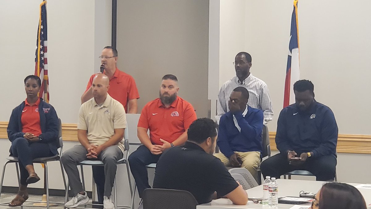 Coaches are AMAZING! Lots of great leadership lessons are being shared @lifeschools. Thank you all for your example of ethical leadership!  Great job @SLThrush, @coachwelch67, Brandon Phillps, & @wazhew, Kierstein Andrew, @CoachBoyefio, Walton Johnson, Lindsay Moore, @CoachRiepe