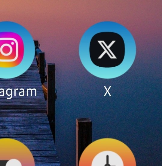 ChristinePosso's tweet photo. Officially now an X on my phone, but this is still called a Tweet. This change is so weird. https://t.co/2vOkBQhacY