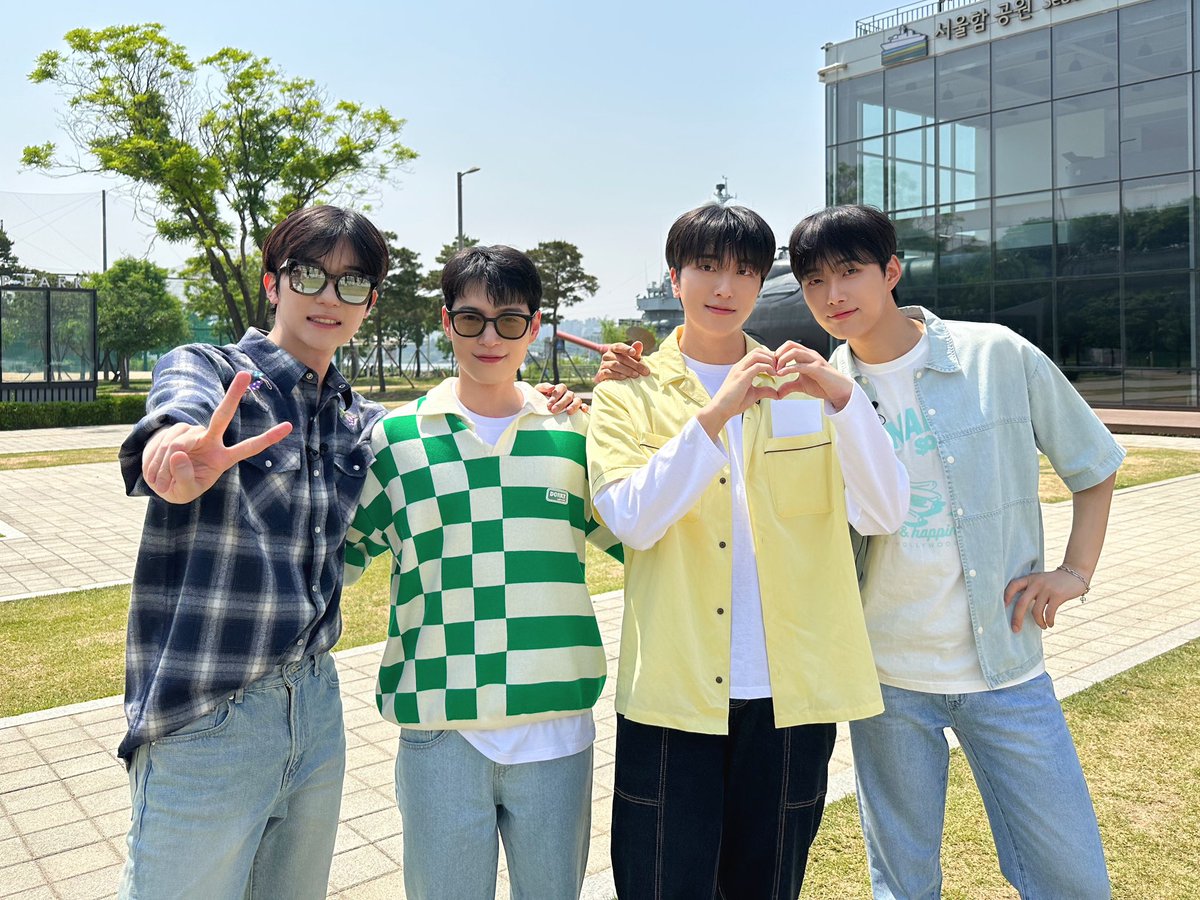 OmegaX_official's tweet photo. [📸]

이것은 힐링인가, 킬링인가 ⁉️
리듬도 타고 낙오로 마음도 타는
오메가엑스 힐링 MT 💚 첫 번째 에피소드 ✨

장꾸 오엑이들이 모이면 😵‍💫
어떤 사건(?)이 일어날지 다음 에피소드도 
조금만 기다려~! 🤗

#OMEGA_X #오메가엑스 https://t.co/MljqWoTK0n
