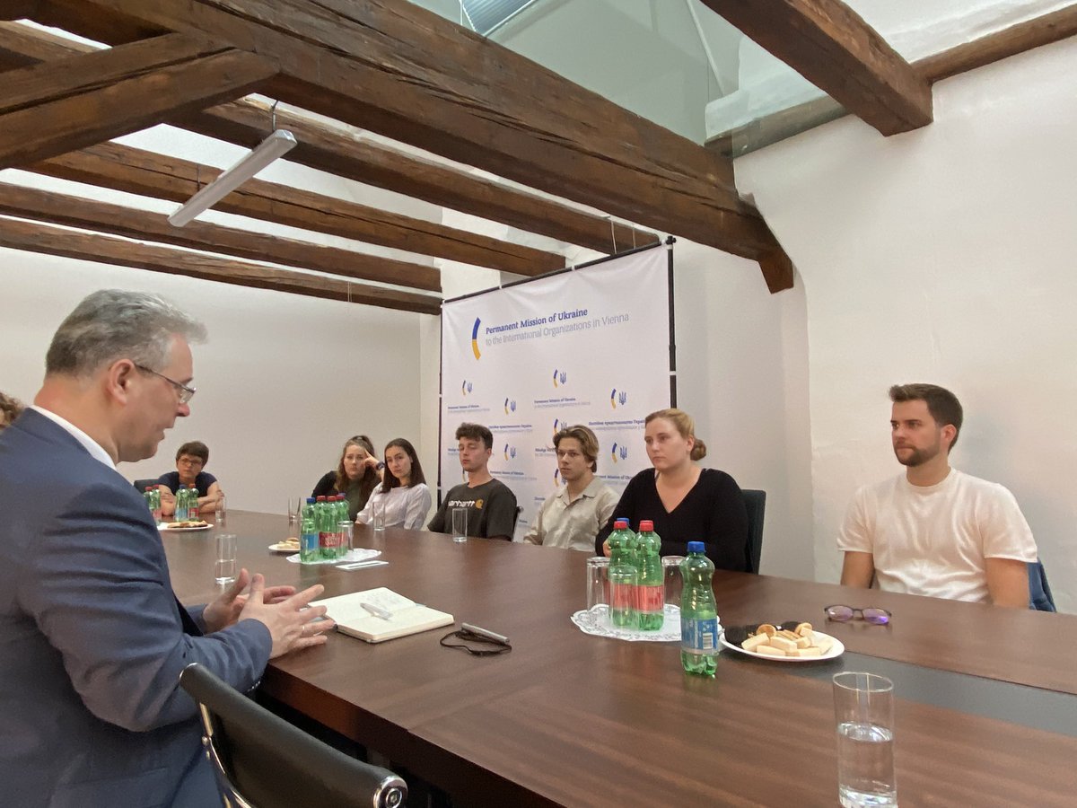 What is Ukraine’s perspective on the state of multilateralism in the shadow of Russia’s aggression? We met today with Ambassador Yevhenii Tsymbaliuk (@YevheniiT), the Permanent Representative of Ukraine 🇺🇦 to International Organizations in Vienna (@UKRinOSCE).