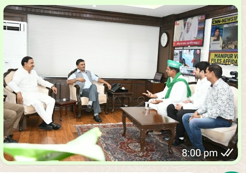 pahalvansukhbir's tweet photo. #अपना_हक_लेकर_रहेंगे पूर्व मंत्री डॉ महेश शर्मा की अध्यक्षता में आज ntpc के किसानों की दिल्ली में ऊर्जा मंत्री आर के सिंह व मुख्य ऊर्जा सचिव, ntpc के उच्च अधिकारी के साथ वार्ता हुई मंत्री जी ने अपने अधिकारियों को समाधान करने का निर्देश दिया 
@dr_maheshsharma @dmgbnagar @CP_Noida https://t.co/j9PyuphvjU