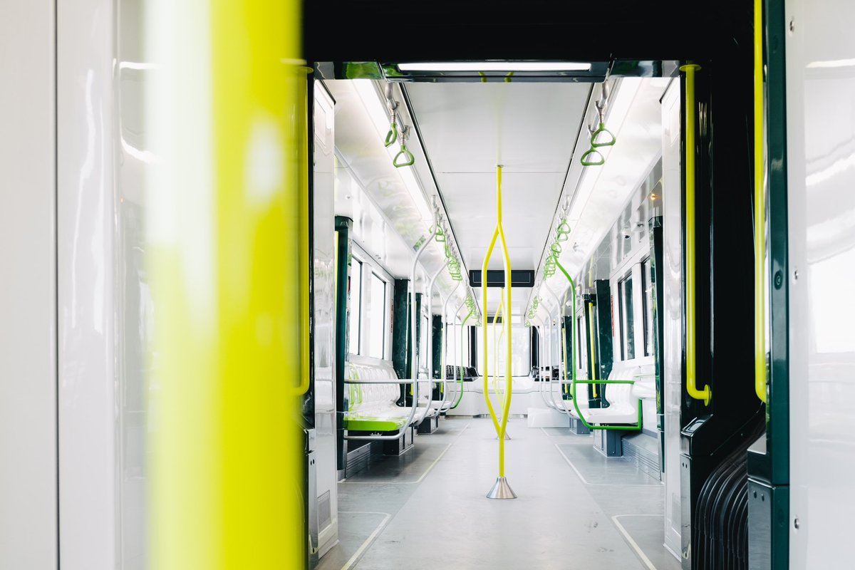 Val_Plante's tweet photo. Prenez place à bord du REM! 🚝

Le premier tronçon du Réseau express métropolitain est maintenant en fonction entre la Gare Centrale et Brossard. C’est un jour historique pour la mobilité durable dans la région métropolitaine. 

Le service vous est offert gratuitement durant la fin de semaine, les 29 et 30 juillet. Venez en faire l’essai!

#polmtl 📸 : Drowster
