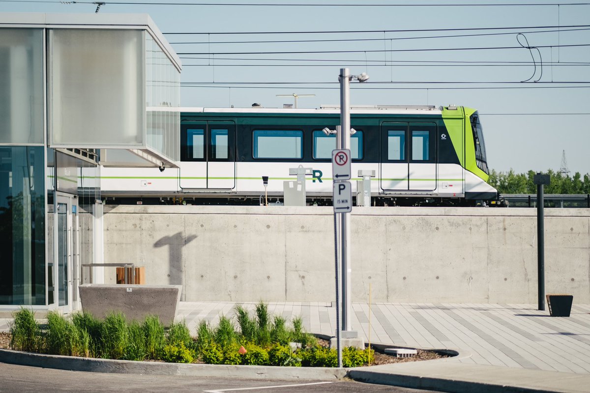 Val_Plante's tweet photo. Prenez place à bord du REM! 🚝

Le premier tronçon du Réseau express métropolitain est maintenant en fonction entre la Gare Centrale et Brossard. C’est un jour historique pour la mobilité durable dans la région métropolitaine. 

Le service vous est offert gratuitement durant la fin de semaine, les 29 et 30 juillet. Venez en faire l’essai!

#polmtl 📸 : Drowster