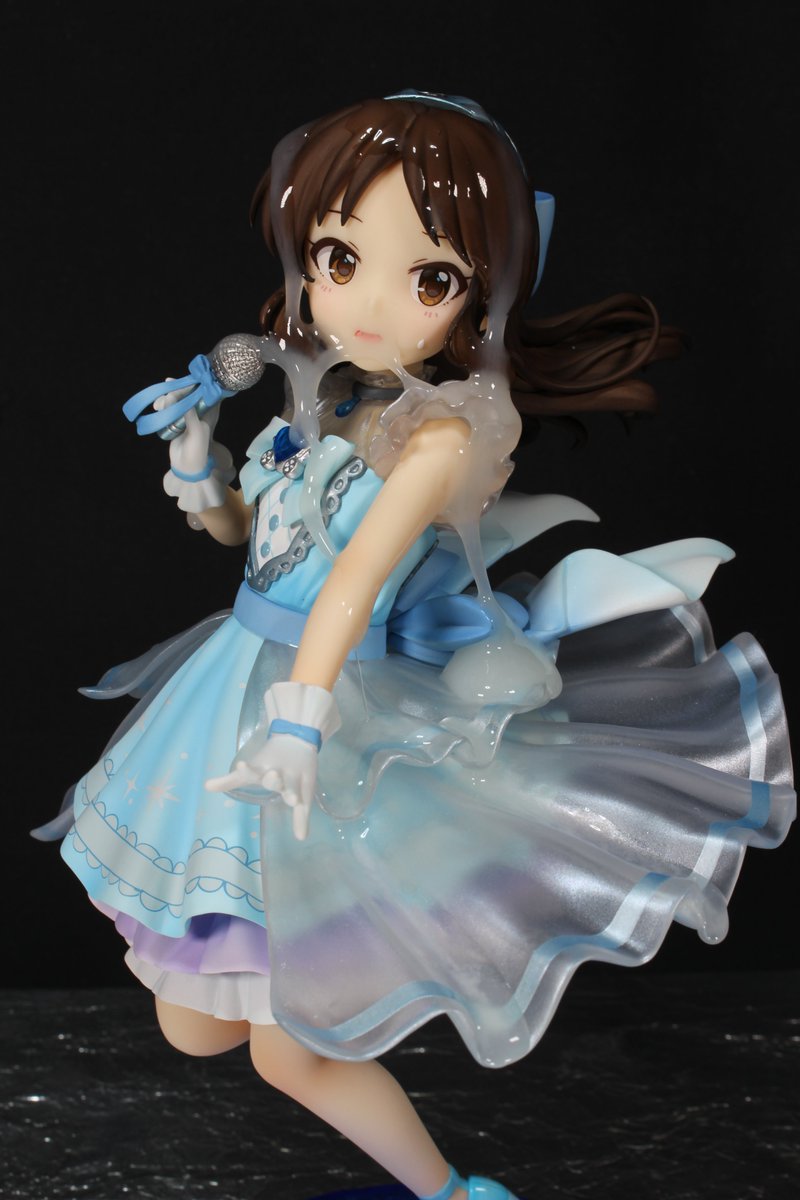 figure_bkk's tweet photo. ということでさっそくarsちゃんと遊びました。初めてのステージで何やら暖かいものが飛んできてお顔や髪までかかってちょっと驚いてるようですが、お肌も髪もツヤツヤになる液体なので安心して塗り塗りしてもらいましょう。立派なアイドル目指してこれから頑張ろう!!
#フィギュアぶっかけ https://t.co/amqRapO57z