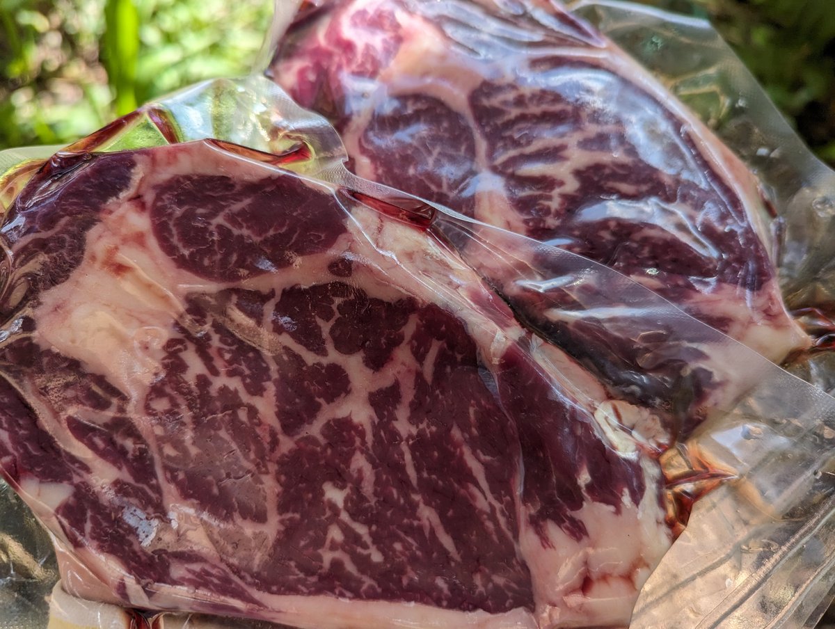 Nice bit of marbling on these Dexter ribeyes from @deerNdexter at @FarmersKendal earlier.