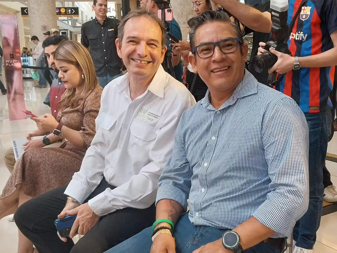 GizHonduras's tweet photo. #INATrace #GIZ presente en el lanzamiento del #CoffeeShowMultiplaza2023, un evento que celebra la grandeza y la pasión del #caféhondureño. Con el fin de apoyar a los emprendedores, talentosos baristas socios y contrapartes del proyecto en espacios formativos sobre el #café ☕️🇭🇳🇩🇪 https://t.co/SHKTWJwLbn