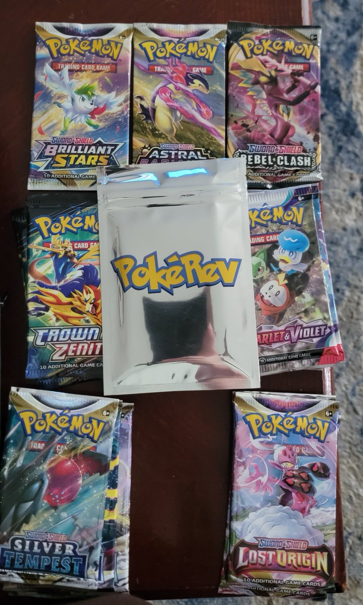 Nick145460648's tweet photo. Opened my three packs today, actually screamed when I saw this! Opening it (and the other packs) with the fiancé tonight!

@poke_rev https://t.co/kFCtQ8VTcd