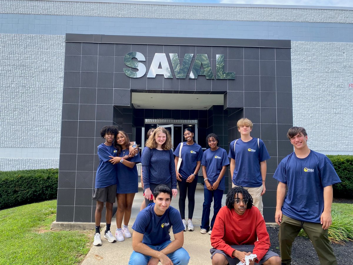 mealsonwheelsmd's tweet photo. Yesterday, students in the Teen Ambassador Program (TAP) spent the day @SavalFoods learning about the importance of corporate social responsibility and giving back to the community. We would like to thank our board member Gary Peisach for leading a learning session for students! https://t.co/dKN0NbYaFF
