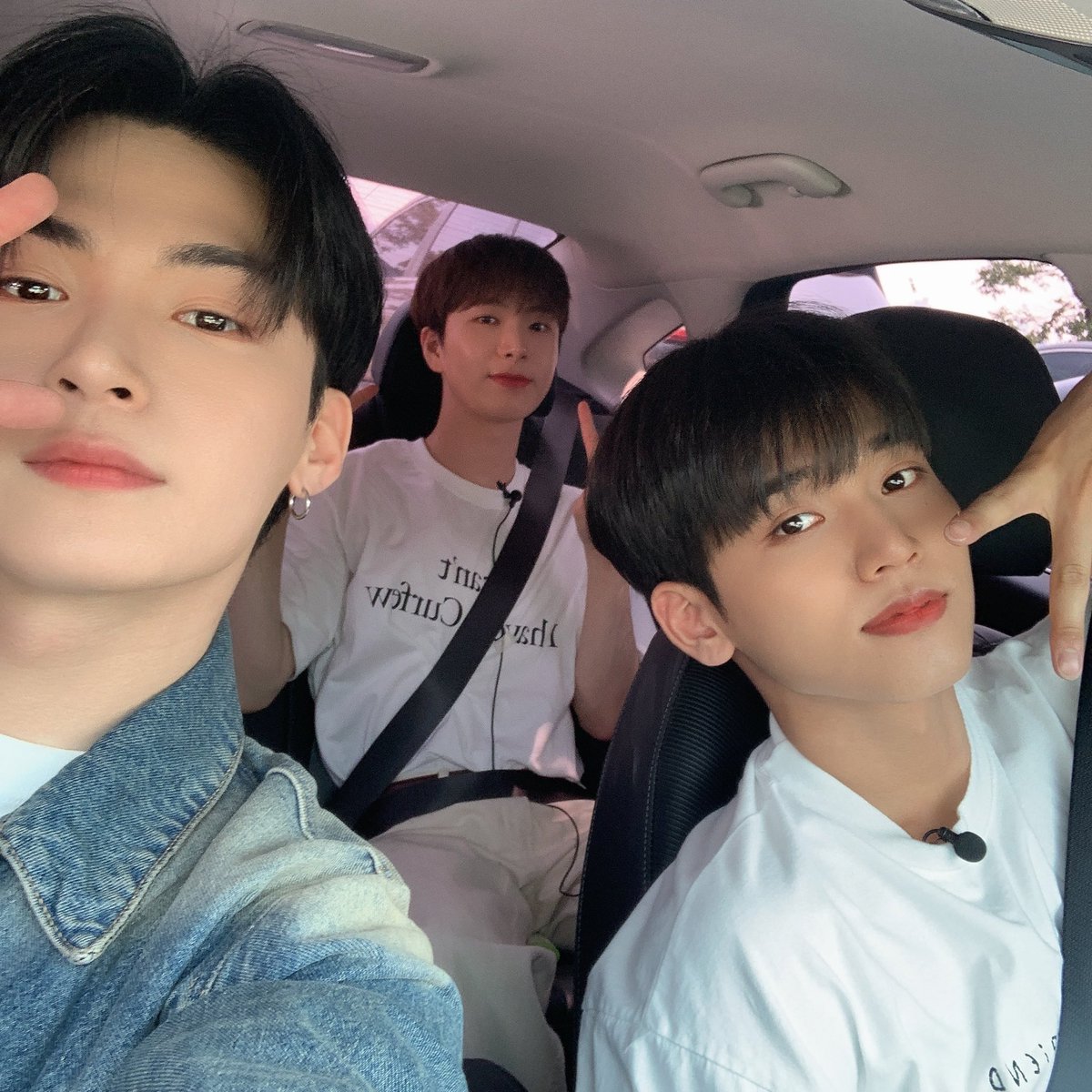 OmegaX_members's tweet photo. [#OX] 

9600원 화이팅

#OMEGA_X #오메가엑스
#한겸 #HANGYEOM https://t.co/whcDOKRzV3