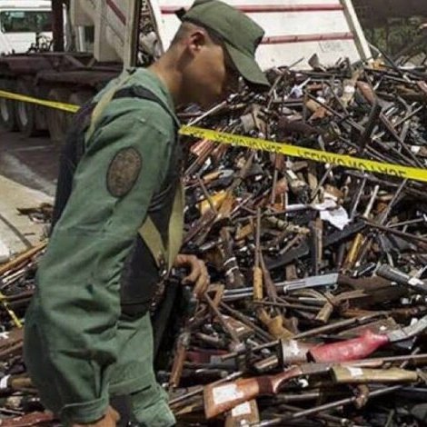 ancapchequei's tweet photo. 🚨URGENTE: No auge da campanha de desarmamento de Lula em 2010, mortes por armas de fogo chegaram ao patamar superior a 70% do total de homicídio.

Já em 2022, no pico da flexibilização do uso de armas, o número de homicídios caiu ao menor patamar dos últimos 11 anos. https://t.co/a8KgxkeQMv