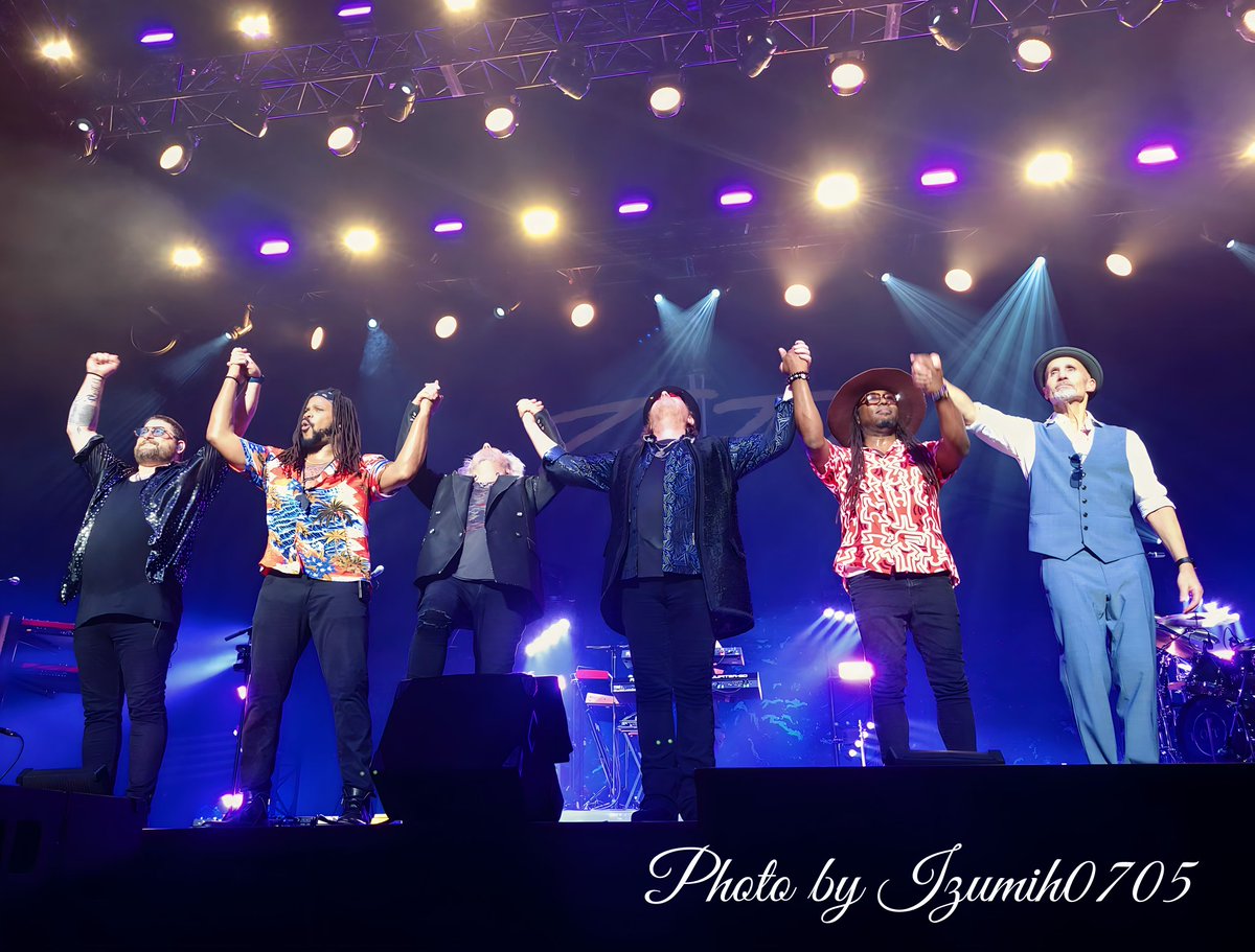 Izumih0705's tweet photo. 📷(17)
Amazing show to close the tour!!👏🎶🔥💥🙌 Can't wait to see them again!!🙏❤️
#TOTO #DogzOfOzTour2023 #TOTOJapanTour2023 #Show8 #TourFinale #Tokyo #東京 #Budokan #武道館 #SteveLukather #JosephWilliams #DominiqueXavierTaplin #RobertSputSearight #SteveMaggiora #JohnPierce https://t.co/gKtMfsxYfx