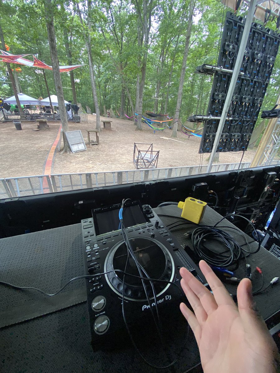 AYOOOOO THEY GOT ME PLAYIN <a href="/BigDubFestival/">Big Dub Festival</a> WITH ONE CDJ YOOOOOO