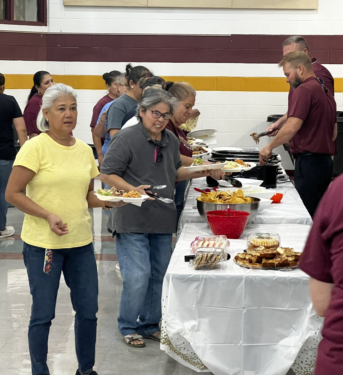 ReevesShellmrt's tweet image. This week we celebrated our custodians and maintenance workers for all their hard work getting the schools ready for students & staff! We are so appreciative of them and could not do what we do without them! #teamwhitesboro Go Bearcats! #lead #serve #appreciate