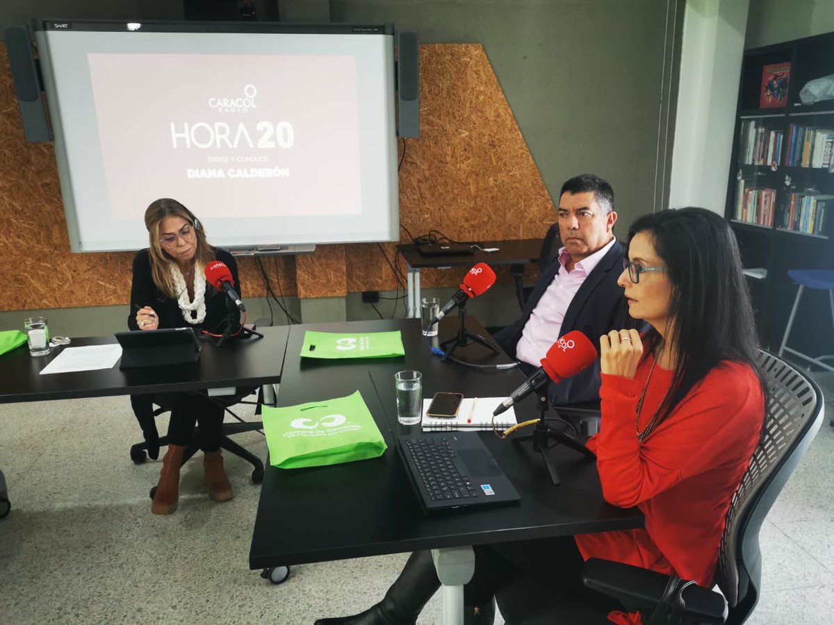 CCManizales's tweet photo. Escúchanos esta noche en 1180 AM en el programa Hora 20 de @CaracolRadio de 7:00 p.m. a 9:00 p.m. para conversar acerca de los retos y oportunidades de nuestra región.

#CámaraManizales https://t.co/J7UWLj2TvG