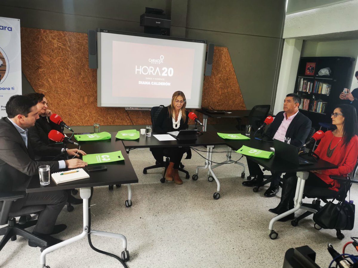 CCManizales's tweet photo. Escúchanos esta noche en 1180 AM en el programa Hora 20 de @CaracolRadio de 7:00 p.m. a 9:00 p.m. para conversar acerca de los retos y oportunidades de nuestra región.

#CámaraManizales https://t.co/J7UWLj2TvG
